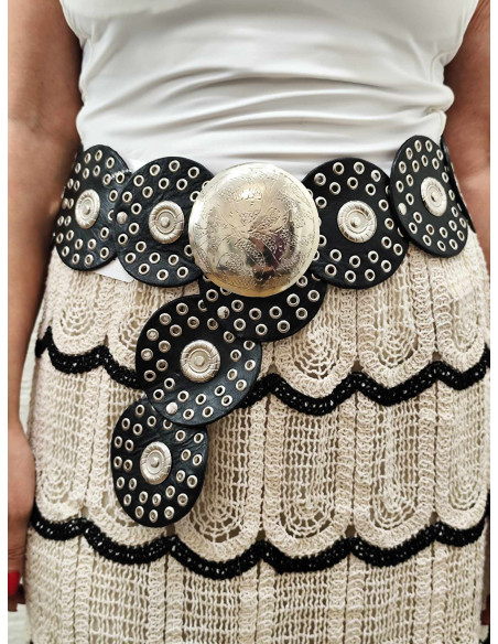 CINTURÓN ANCHO TACHAS NEGRO