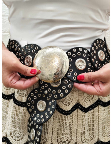 CINTURÓN ANCHO TACHAS NEGRO