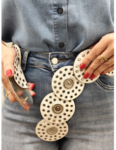 CINTURÓN TACHAS ANCHO BLANCO 2